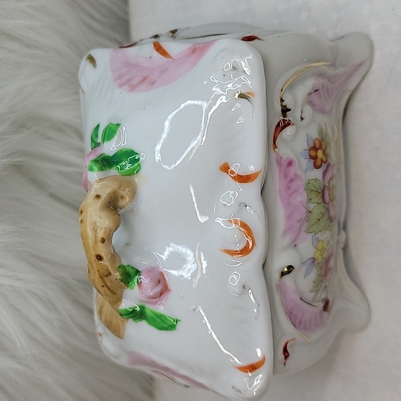 đź’•Vintage Japan Floral Trinket Box Filled With Earrings - Picture 2 of 4